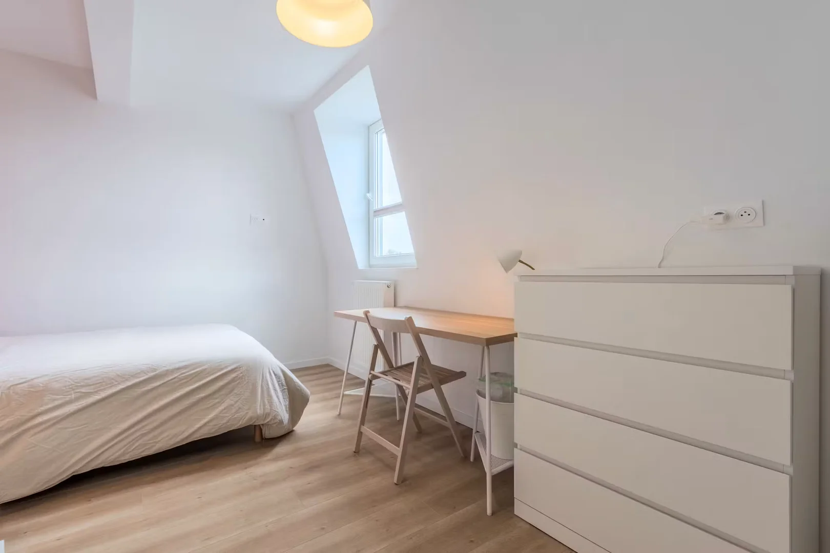 Comfortable and spacious student room in 