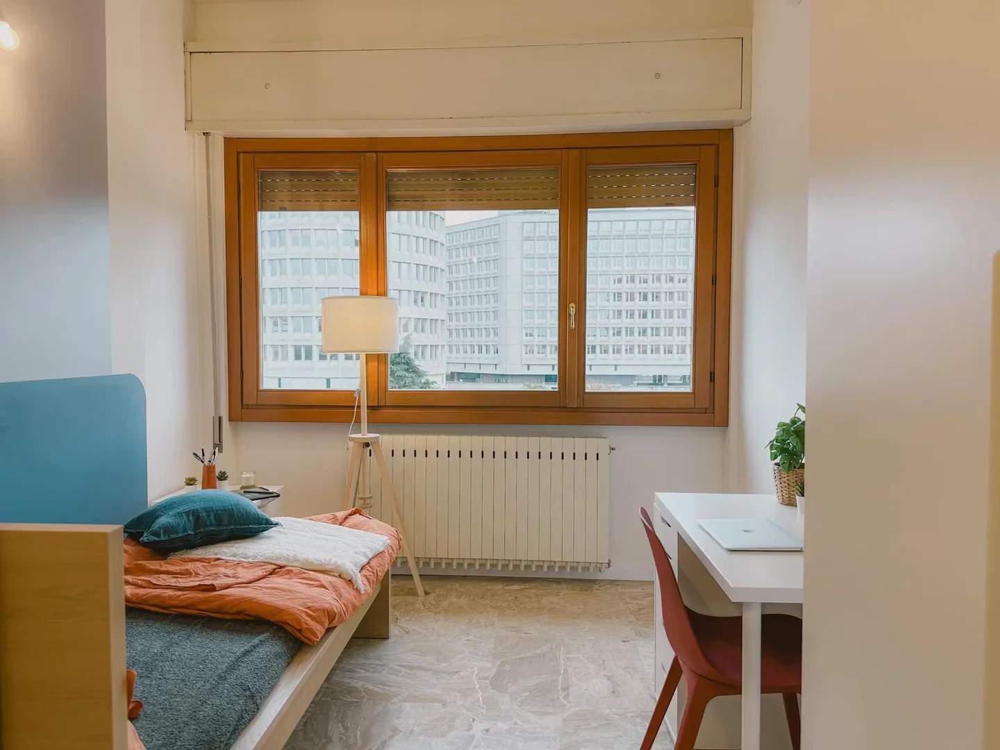 Comfortable and spacious student room in 