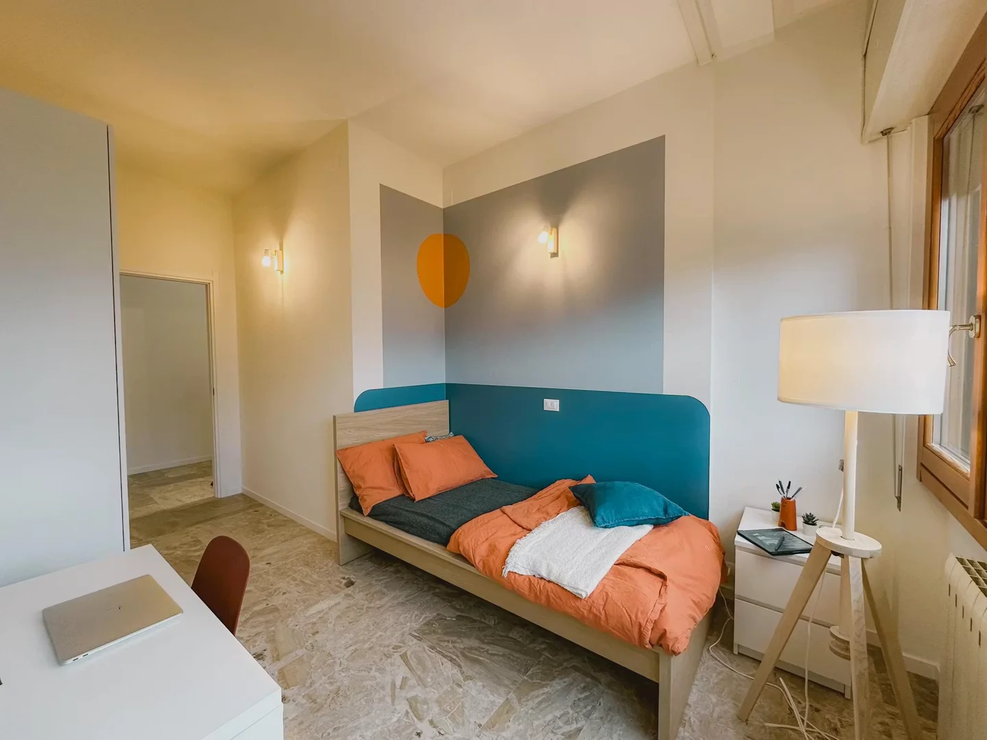 Room for rent in student apartment in , fully furnished
