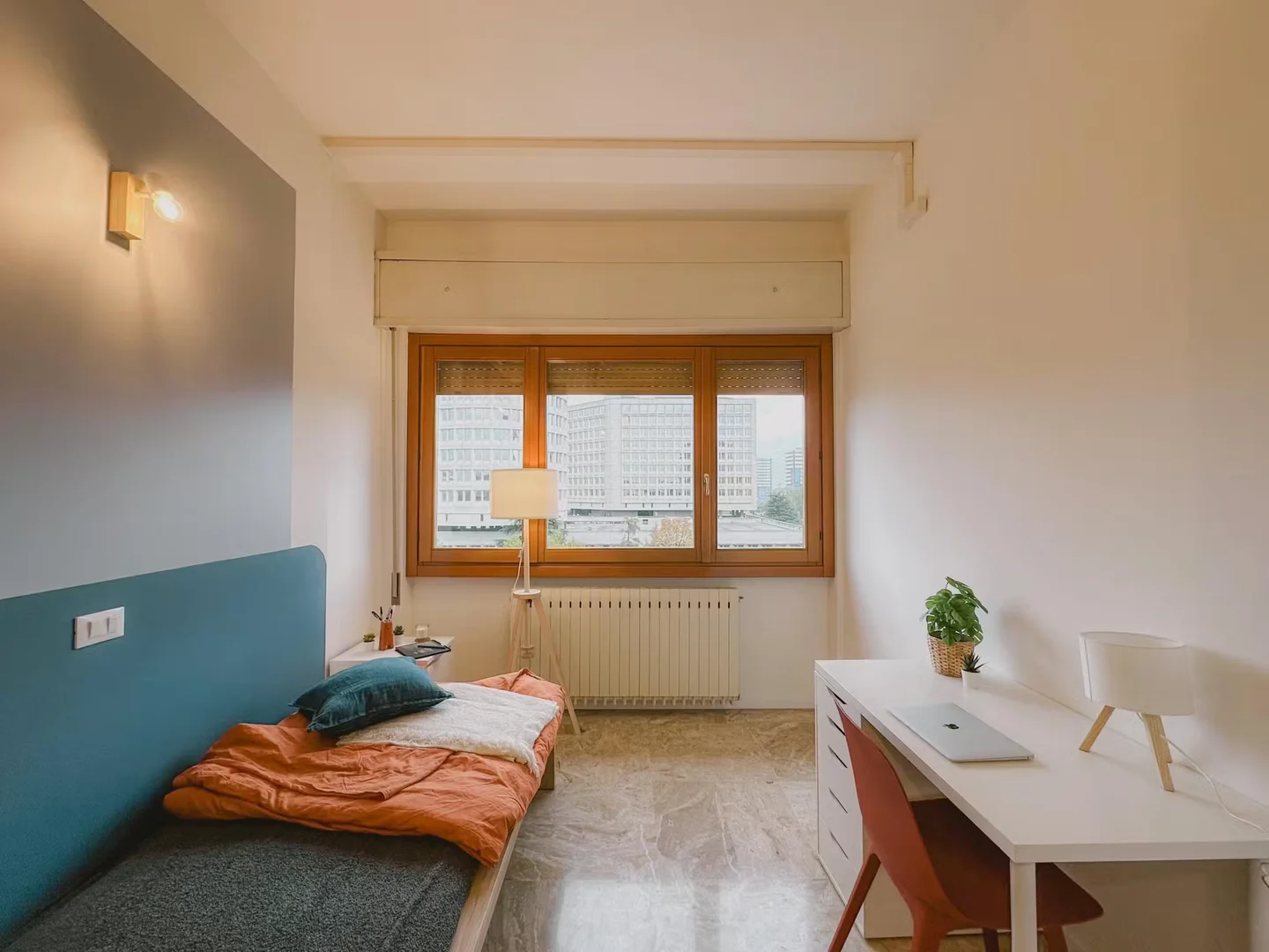Student-friendly room in  with modern amenities