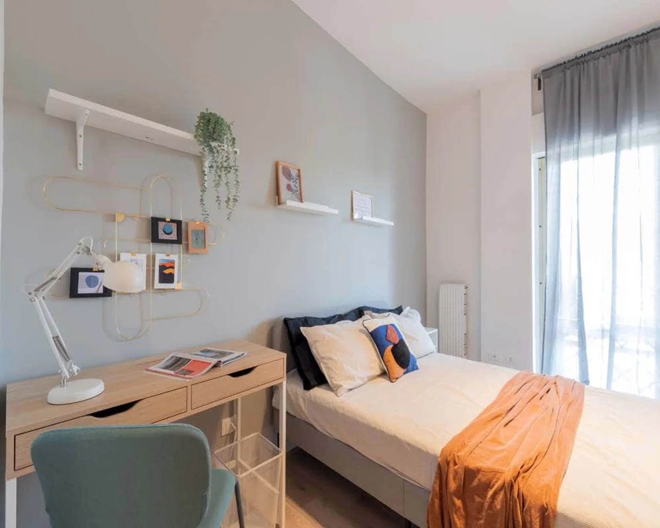 Chambre conviviale pour les étudiants dans  avec des équipements modernes