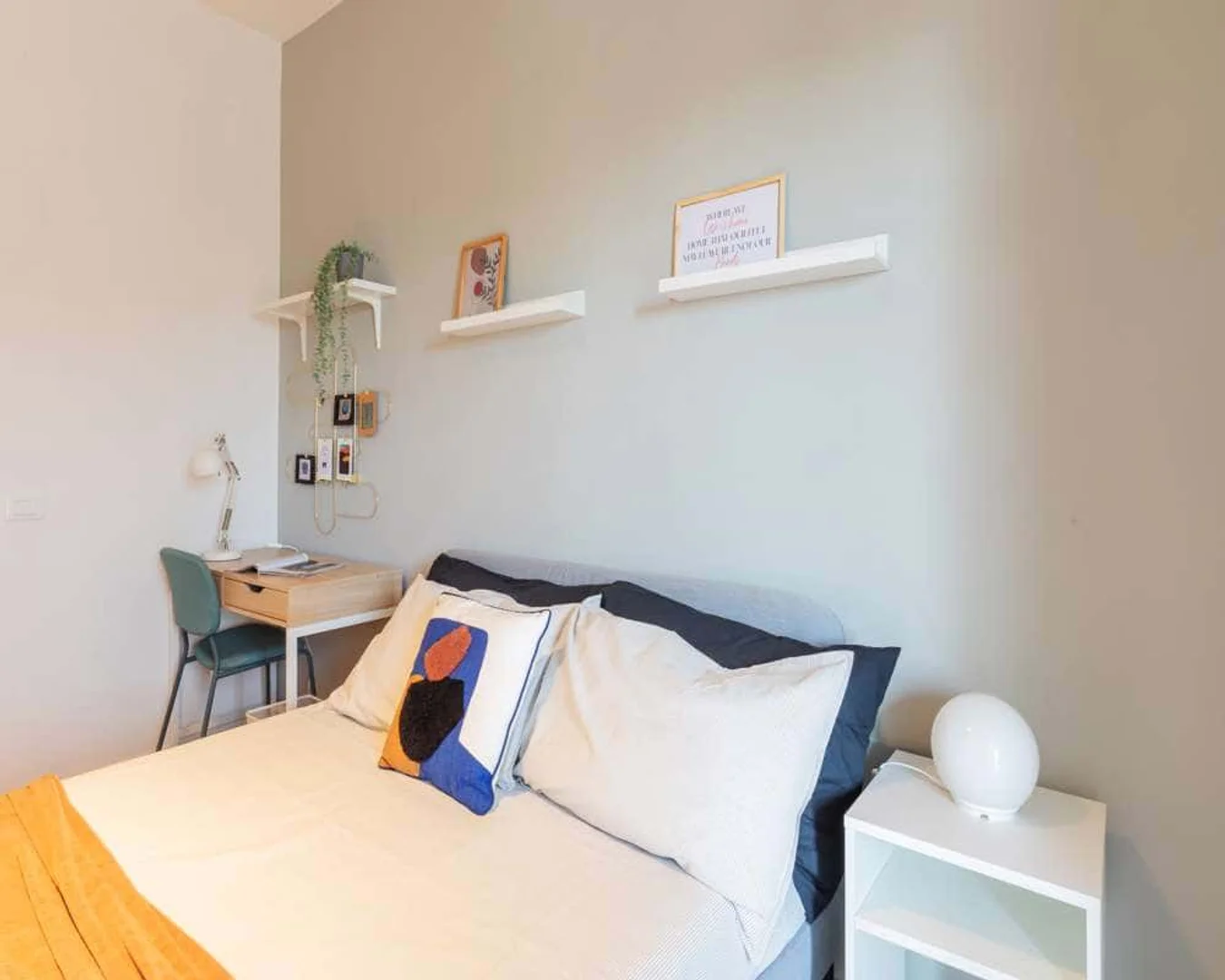 Chambre d'étudiant fonctionnelle parfaite pour étudier dans 