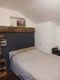Private room at Poitiers, 86000, image 1 of 10