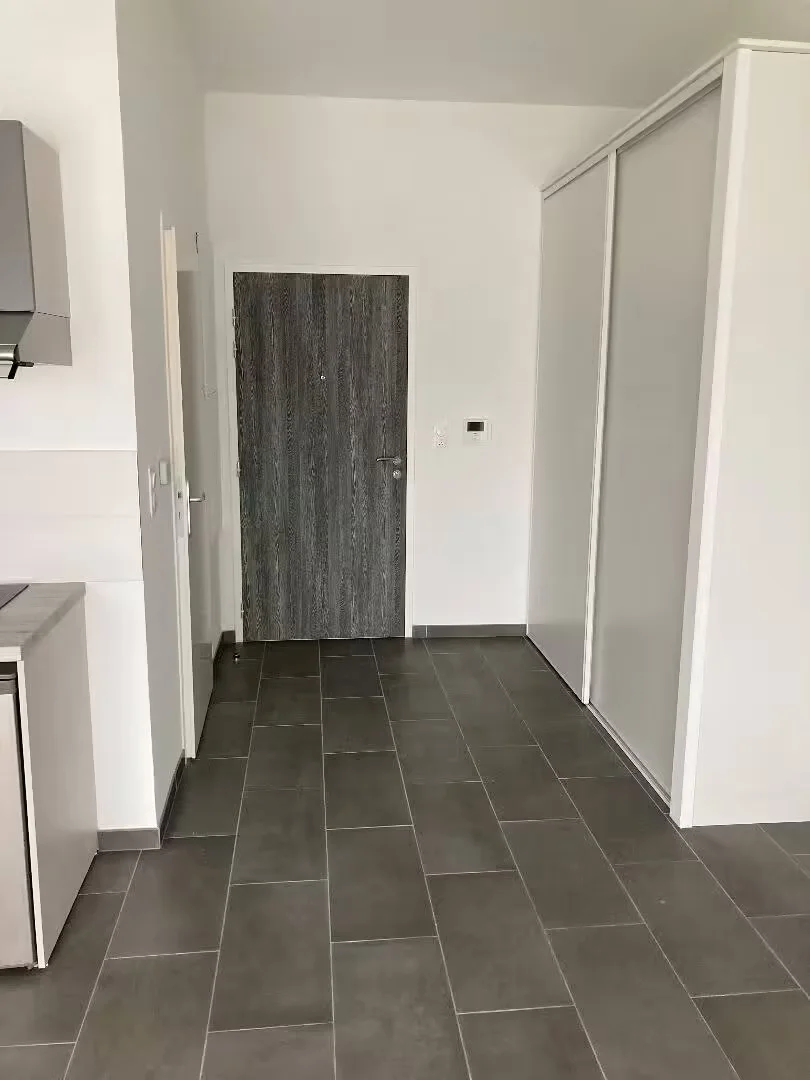 Habitación estudiantil amplia y cómoda en 