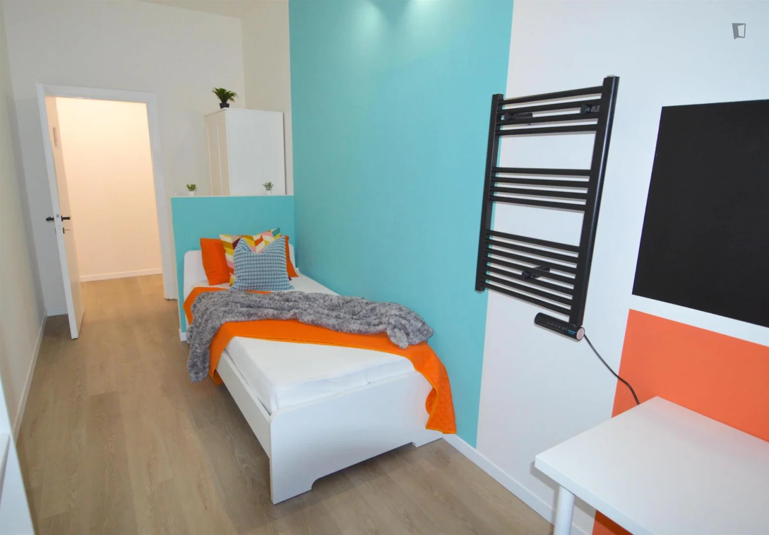 Zimmer in Studentenwohnung in  zu vermieten, voll möbliert