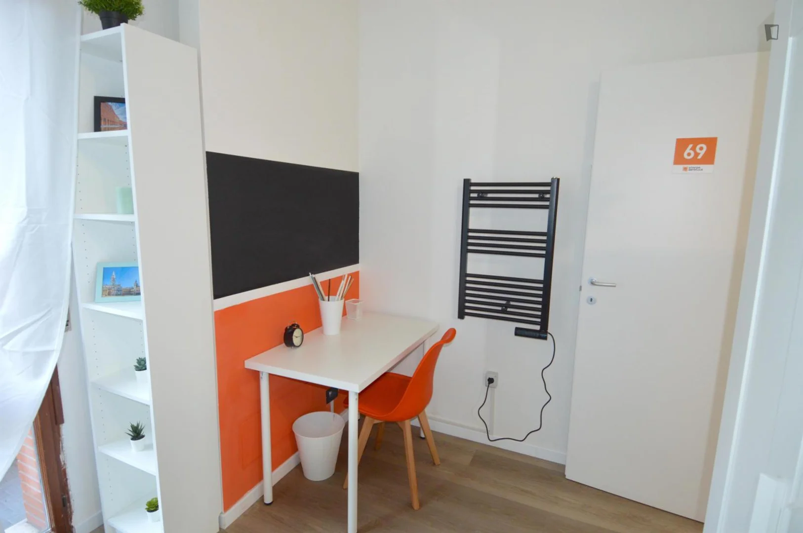 Bezahlbares Zimmer für Studenten mit ausreichender Beleuchtung in 