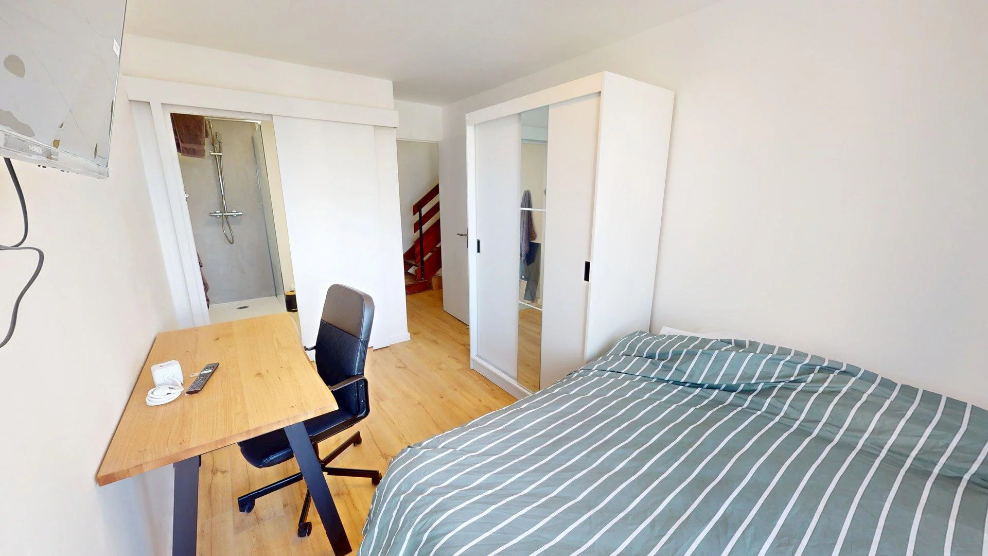 Quarto de estudante económico perto do campus em 
