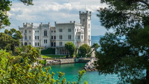Dairenin tamamı konumu Via del Coroneo 3, 27 36 görüntüsü