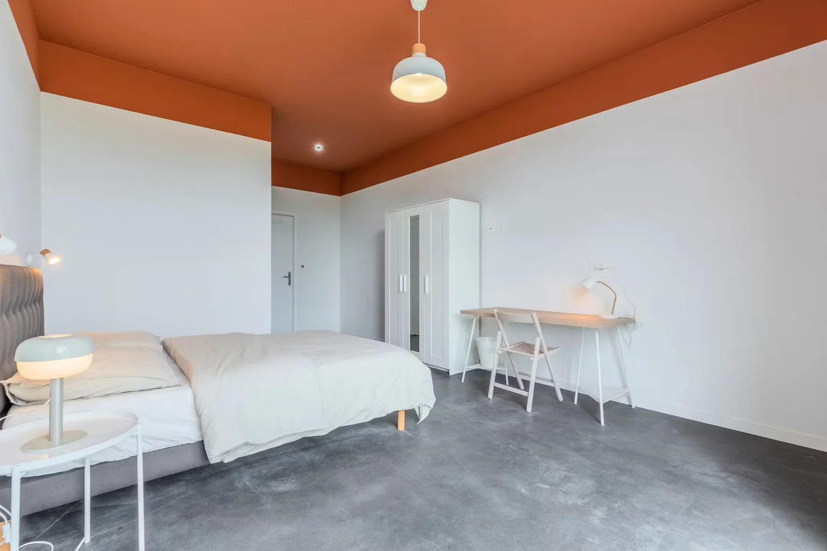 Habitación para estudiantes en con área de estudio y facilidades compartidas