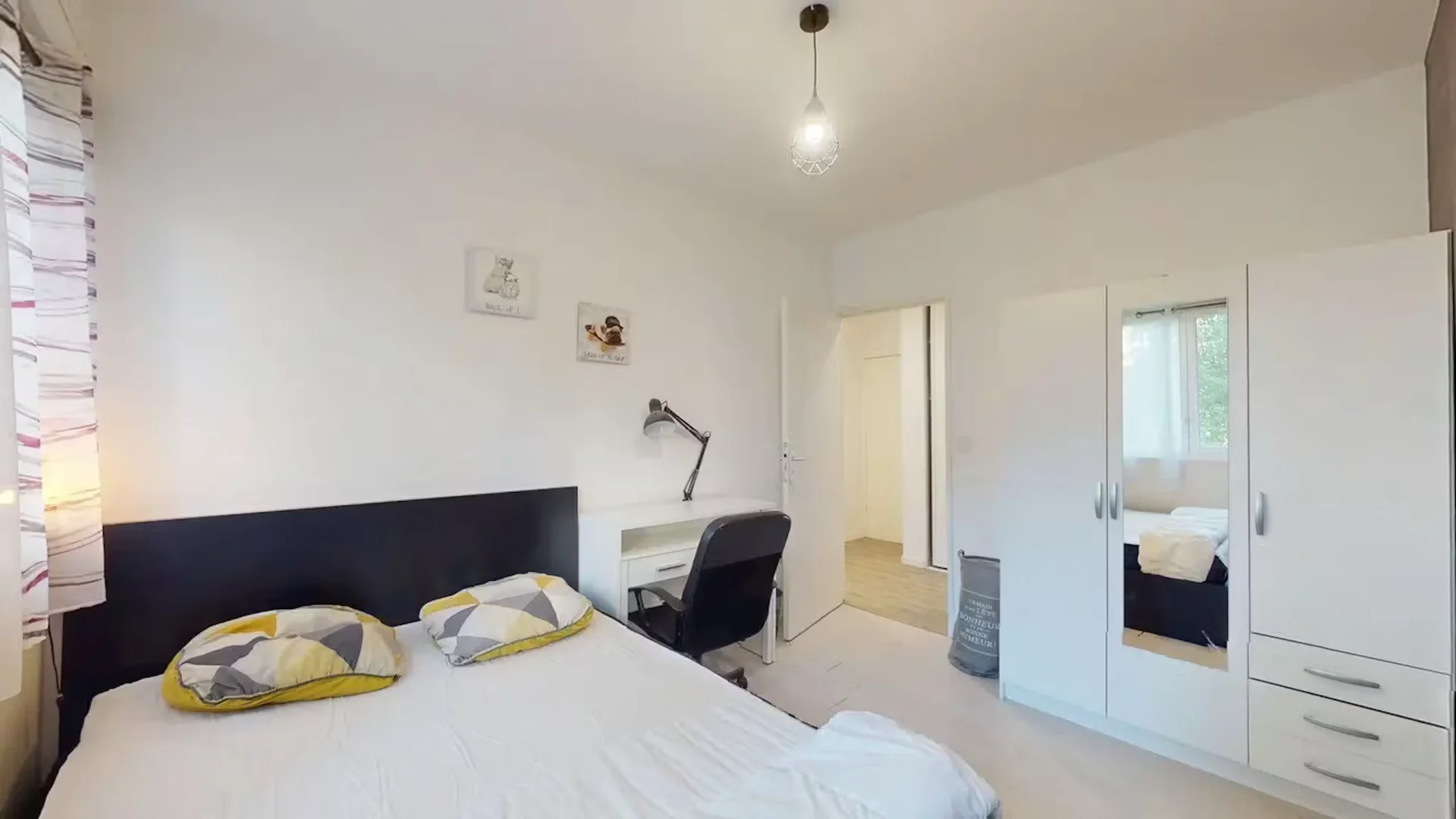 Chambre d'étudiant confortable et spacieuse dans