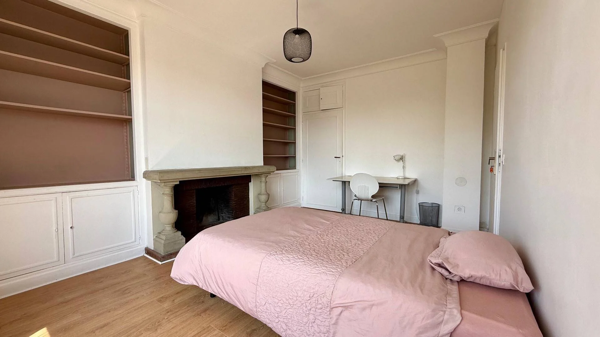 Affordable room for students with ample lighting in 