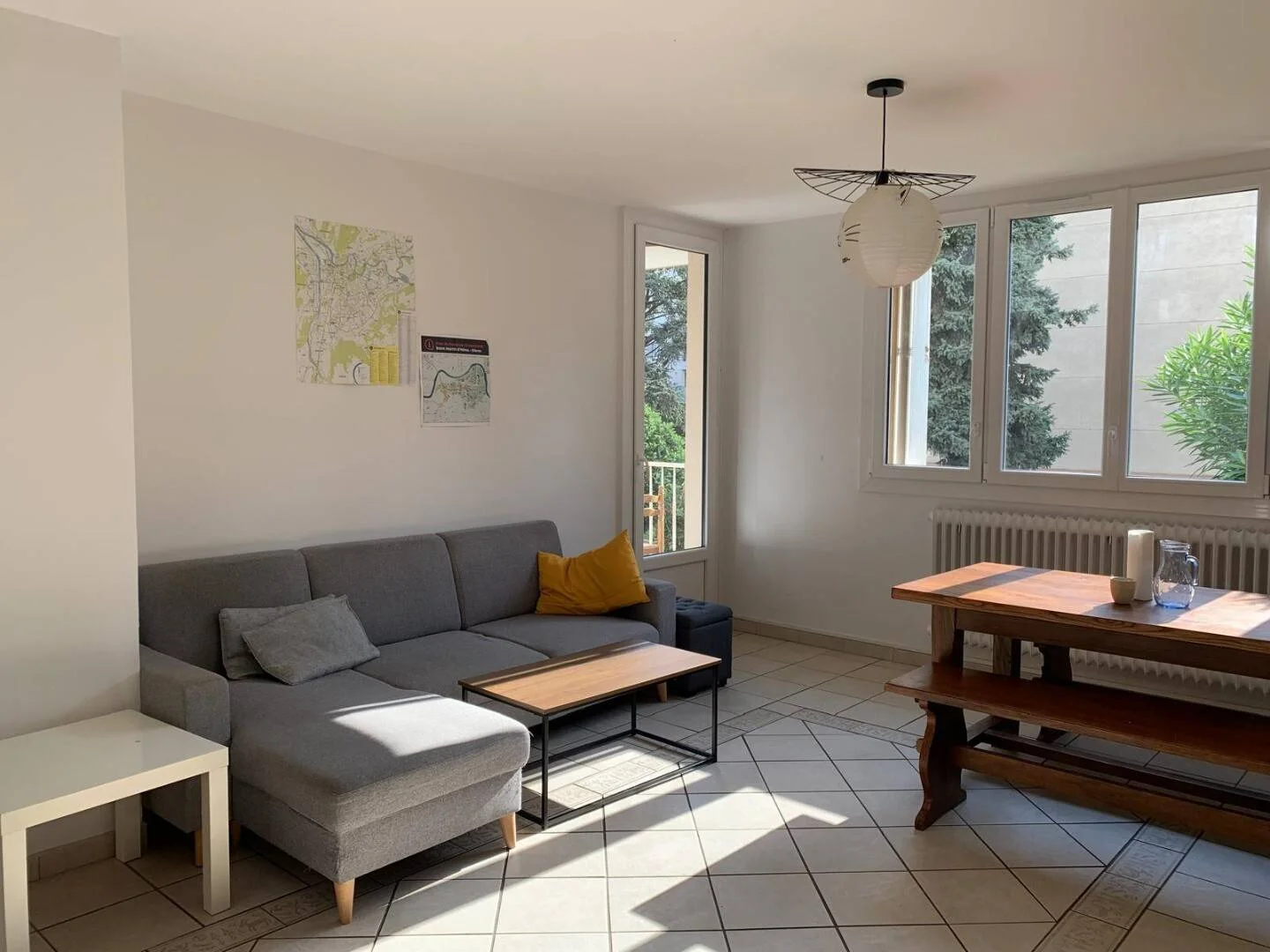 Functional student room perfect for studying in 