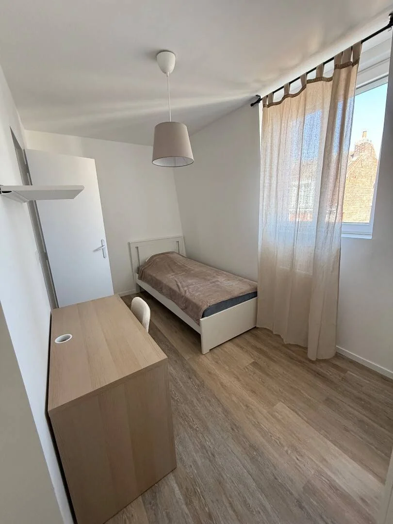 Quarto de estudante económico com localização conveniente em 