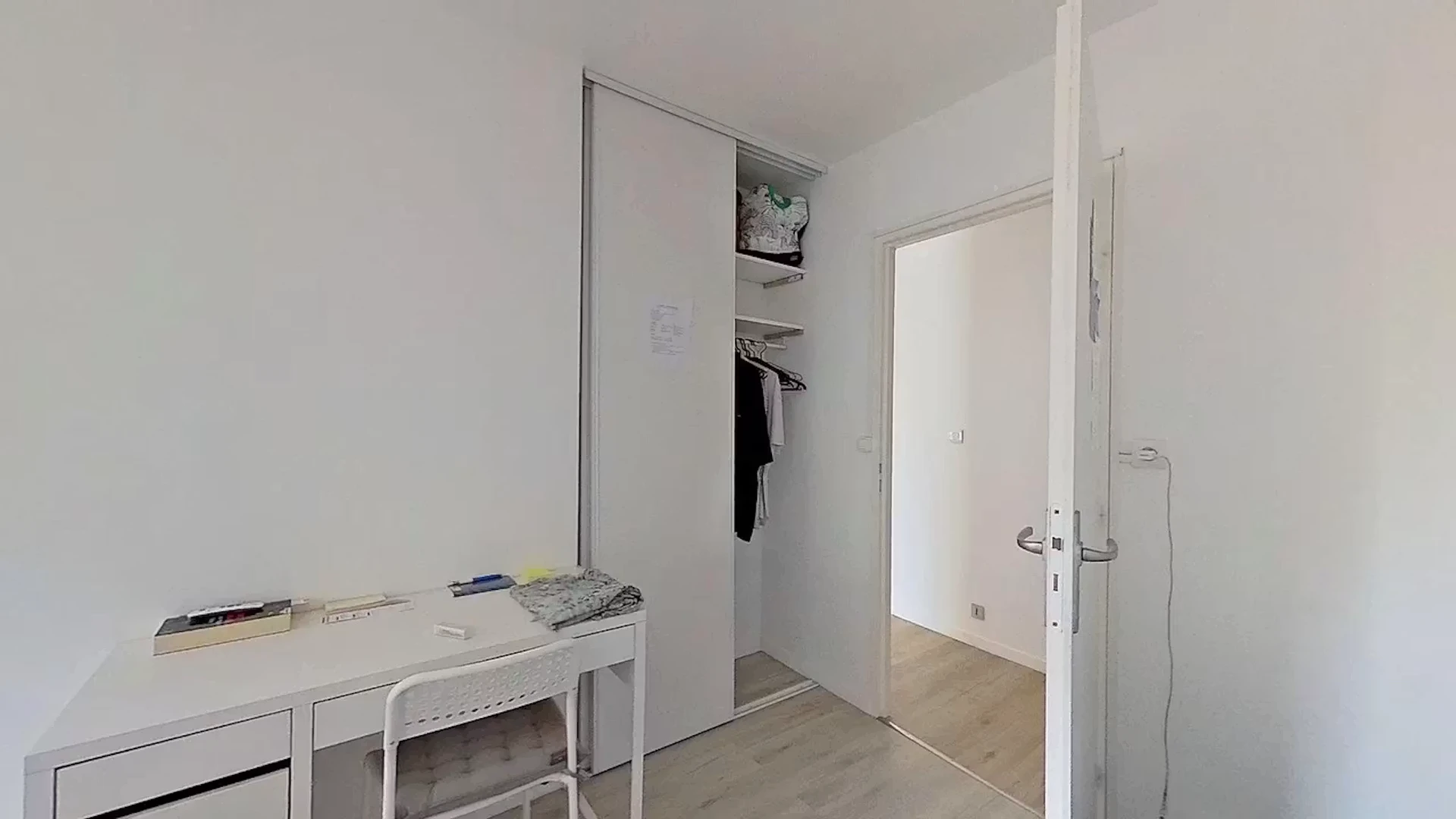 Camera per studenti economica con posizione comoda a 