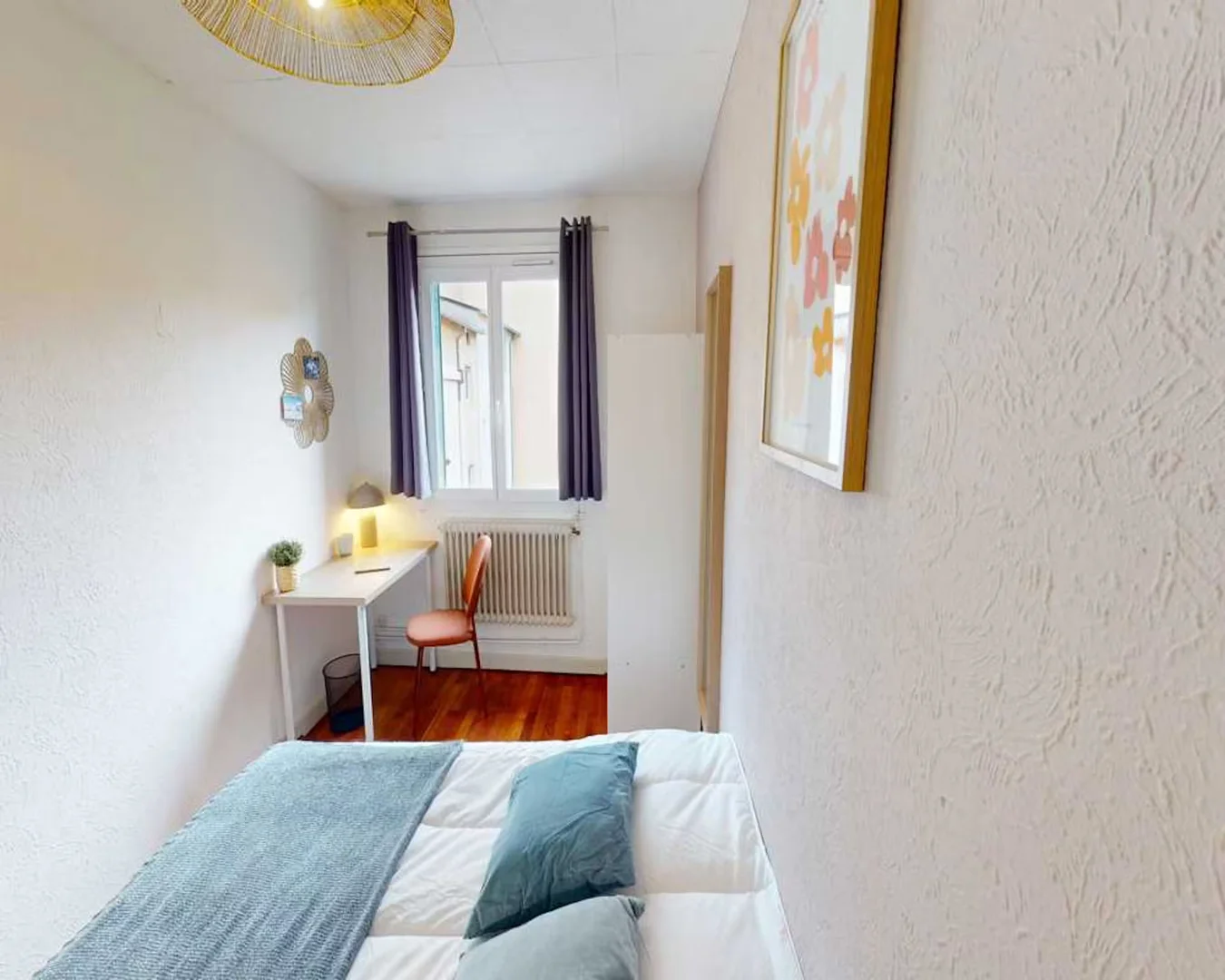 Student-friendly room in  with modern amenities