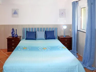 Quarto privado em Monte Vale de Gralhas, imagem 1 de 10