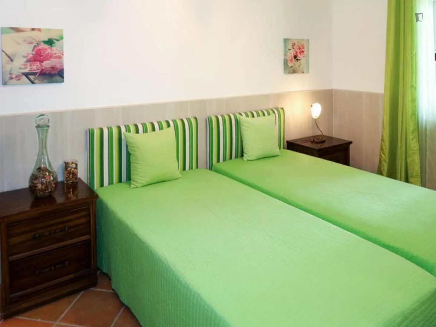 Quarto para alugar em apartamento de estudantes em , totalmente mobilado