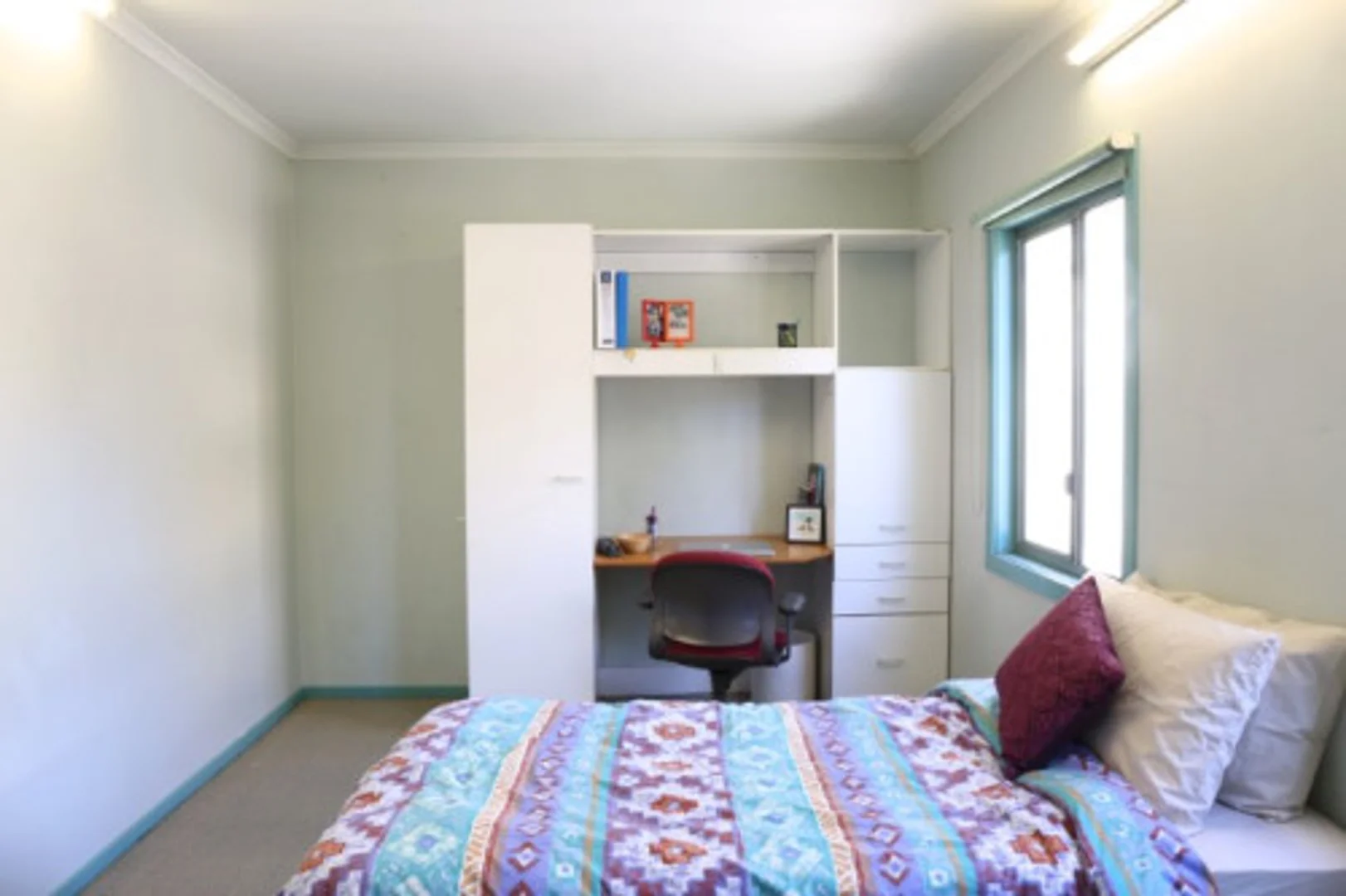 Budget-friendly student room close to campus in 