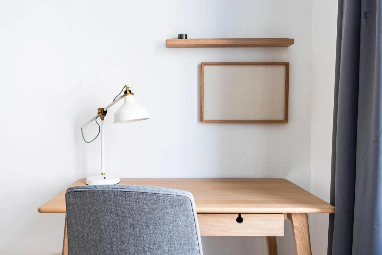 Student-friendly room in  with modern amenities