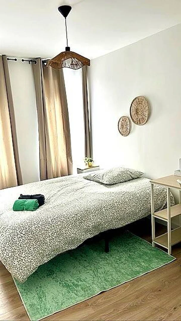 Habitación estudiantil económica cerca del campus en 