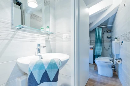 Quarto privado em Viale Alfredo Oriani, imagem 20 de 21