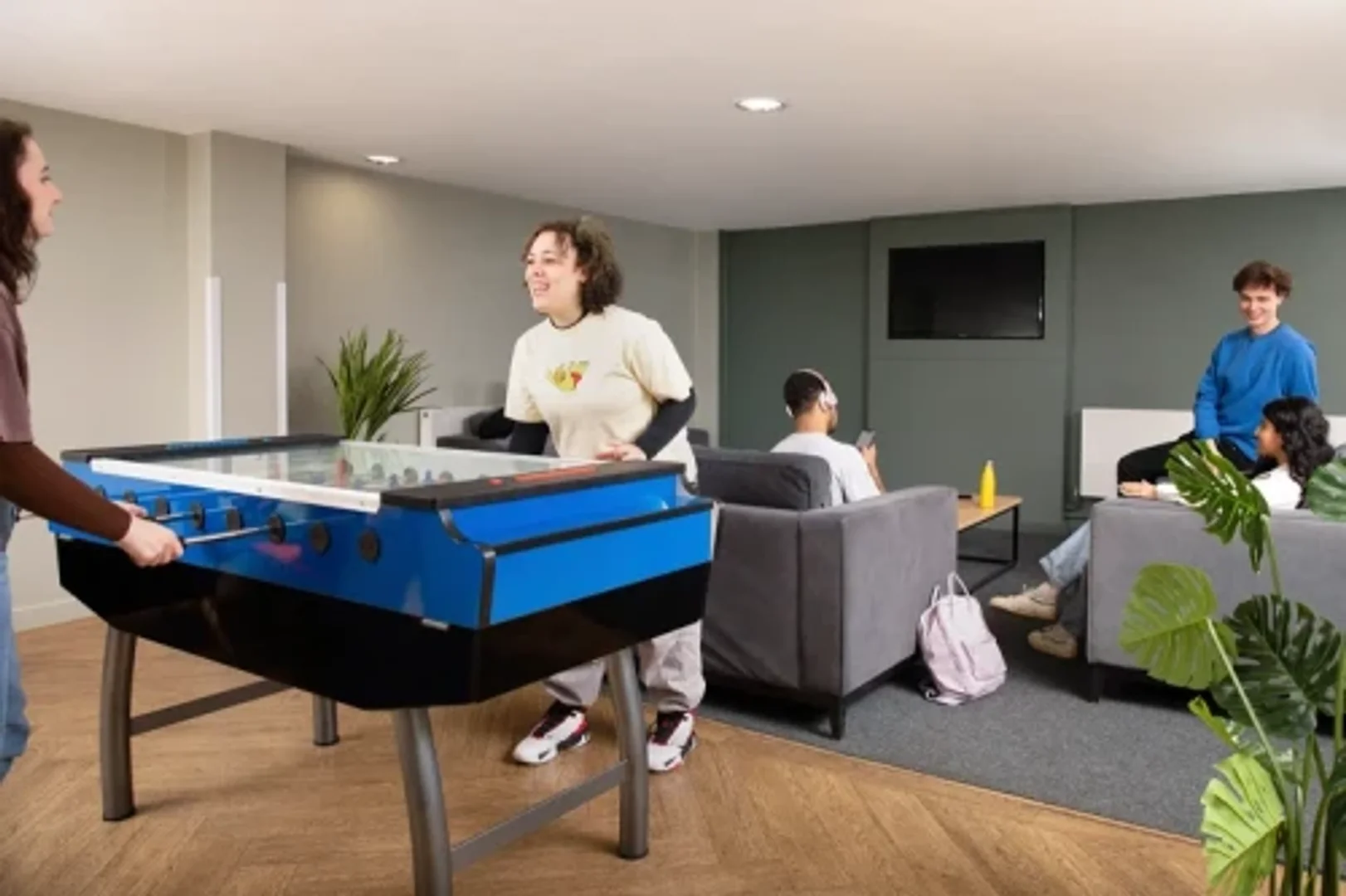 Bright and airy student room with easy university access in 