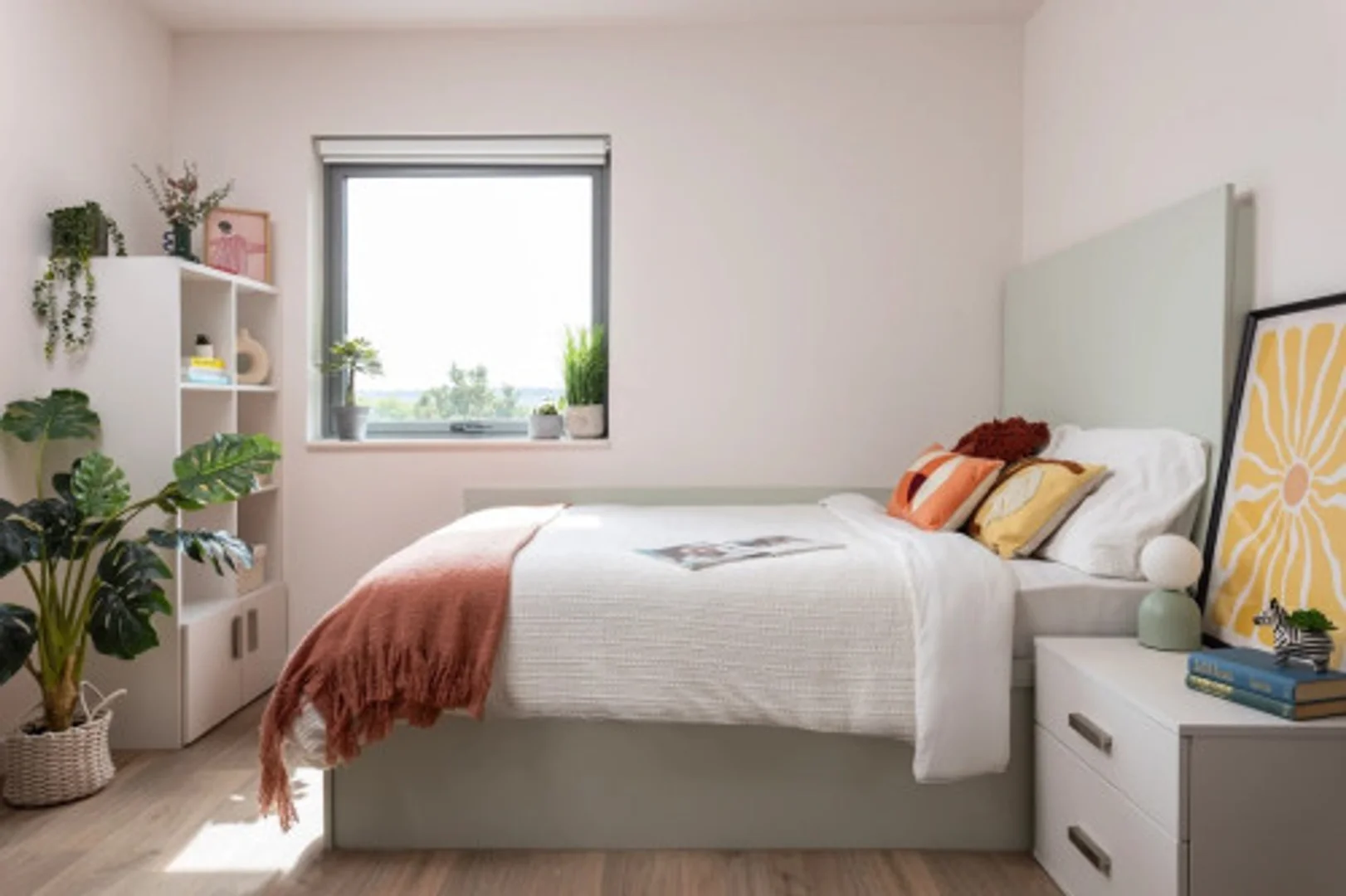 Chambre confortable pour étudiants disponible dans 