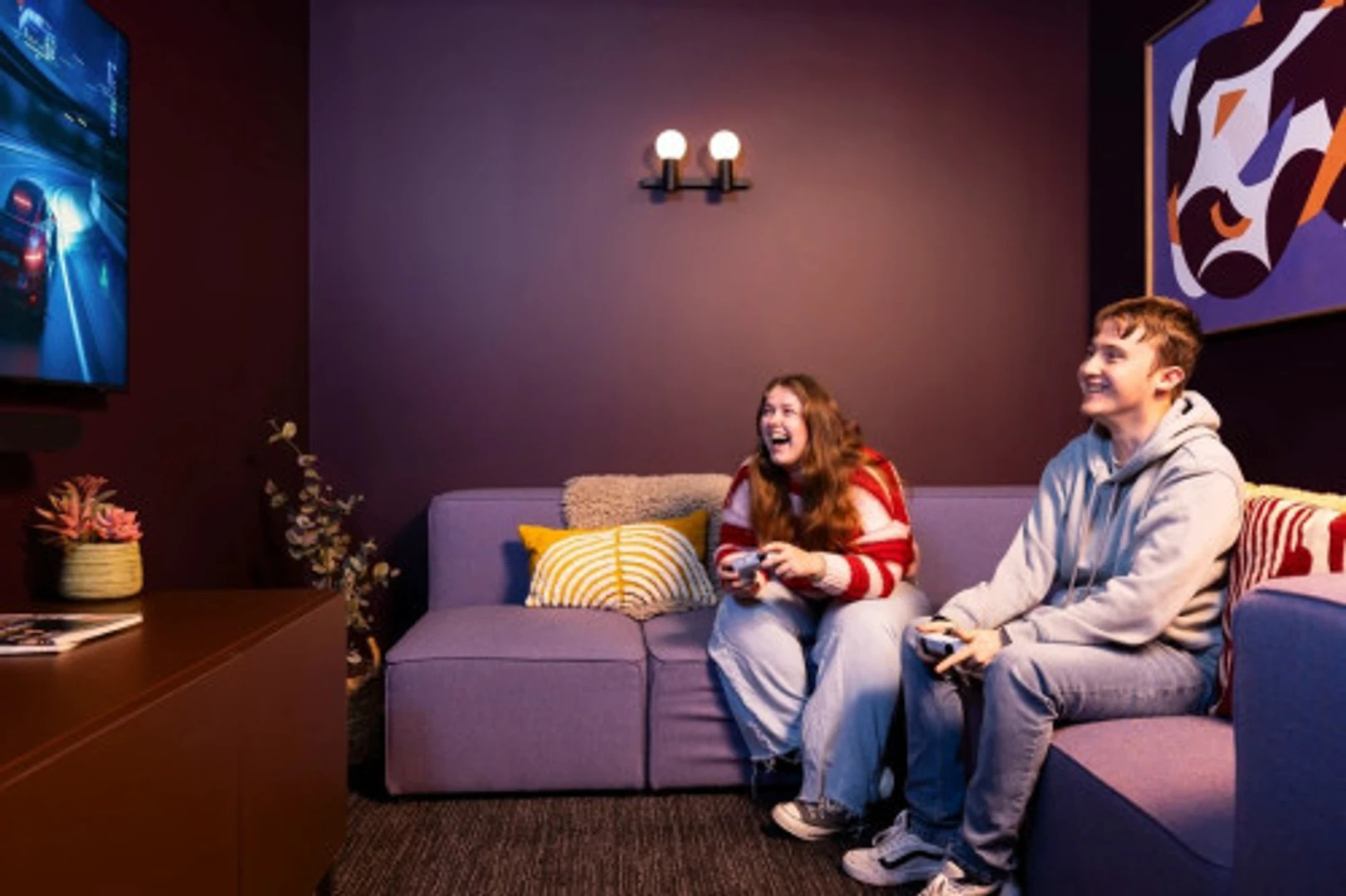 经济实惠的学生房间，在有充足的照明