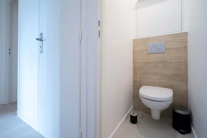 Quarto privado em 922 Av. de la Victoire du 8 Mai 1945, 83000 Toulon, France, imagem 13 de 17