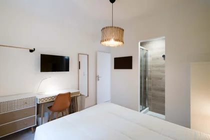 Quarto privado em 922 Av. de la Victoire du 8 Mai 1945, 83000 Toulon, France, imagem 4 de 17