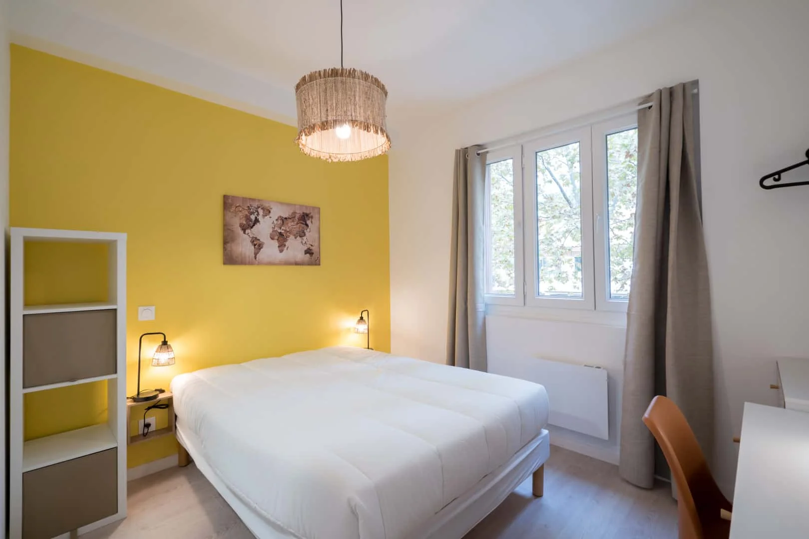 Quarto para alugar em apartamento de estudantes em , totalmente mobilado