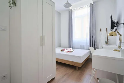 Privatzimmer in der 48 Rue Fernig, 59300 Valenciennes, France, bild 1 von 23