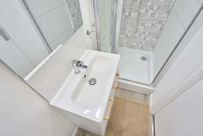 Privatzimmer in der 48 Rue Fernig, 59300 Valenciennes, France, bild 7 von 23