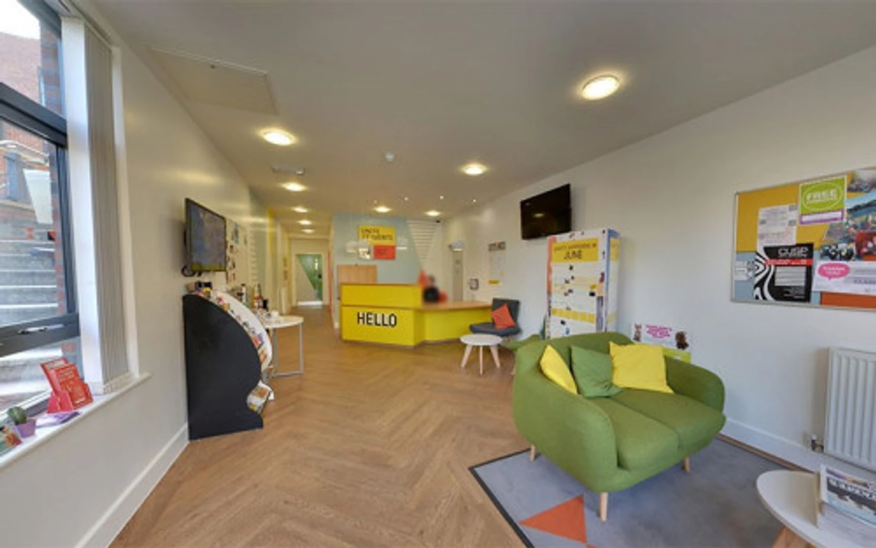 经济实惠的学生房间，在有充足的照明