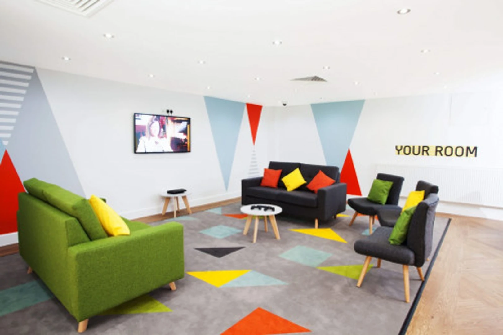 学生公寓房间出租，家具齐全