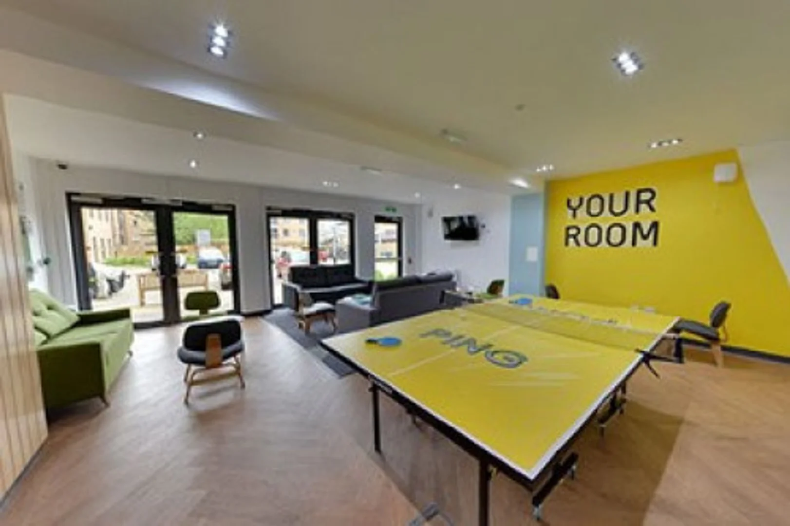 Bright and airy student room with easy university access in 