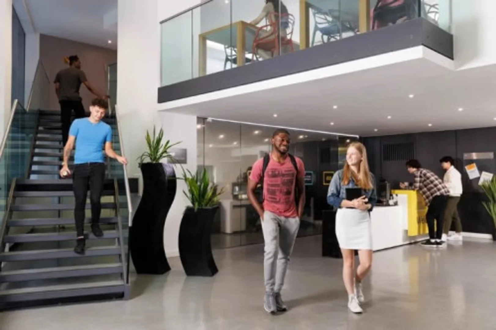 Habitación estudiantil luminosa y aireada con fácil acceso a la universidad en 