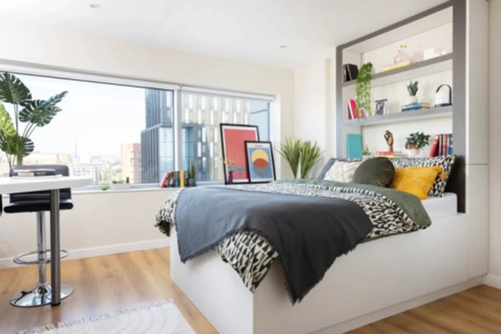 Habitación para estudiantes en  con área de estudio y facilidades compartidas