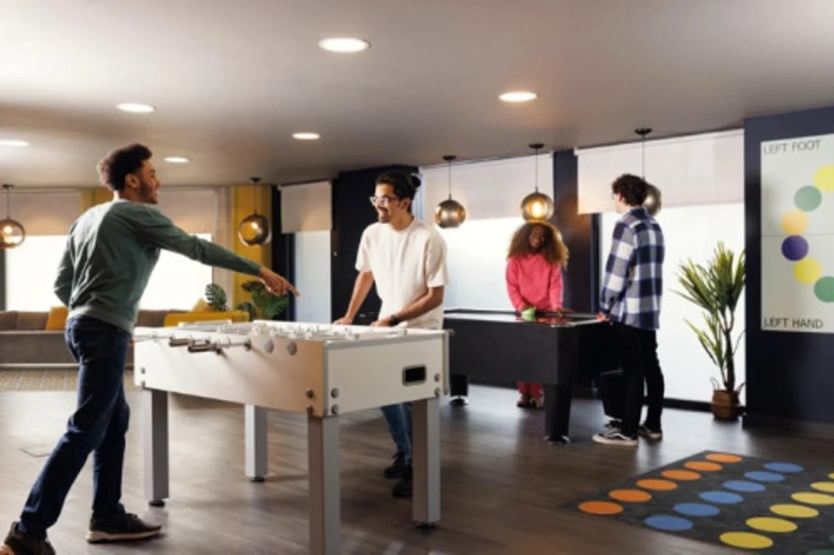 Habitación estudiantil funcional perfecta para estudiar en 