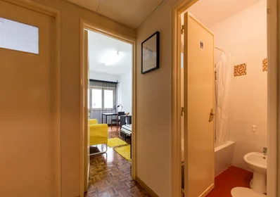 Habitación privada en Rua Raquel Roque Gameiro, imagen 4 de 13