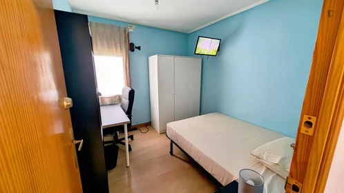 Chambre privée à C. de Ávila, image 1 de 10