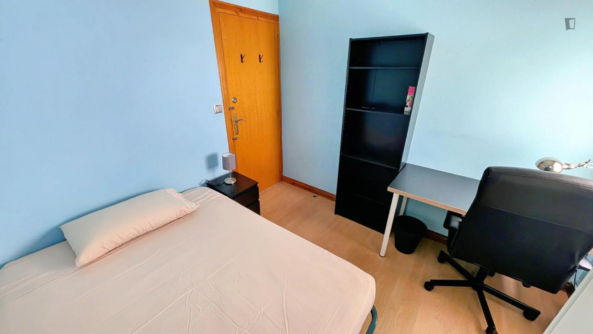 Chambre d'étudiant économique avec emplacement pratique dans 