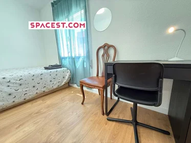 Privatzimmer in der C. de Sta. Julia, 12, Puente de Vallecas, 28053 Madrid, Spain, bild 1 von 1