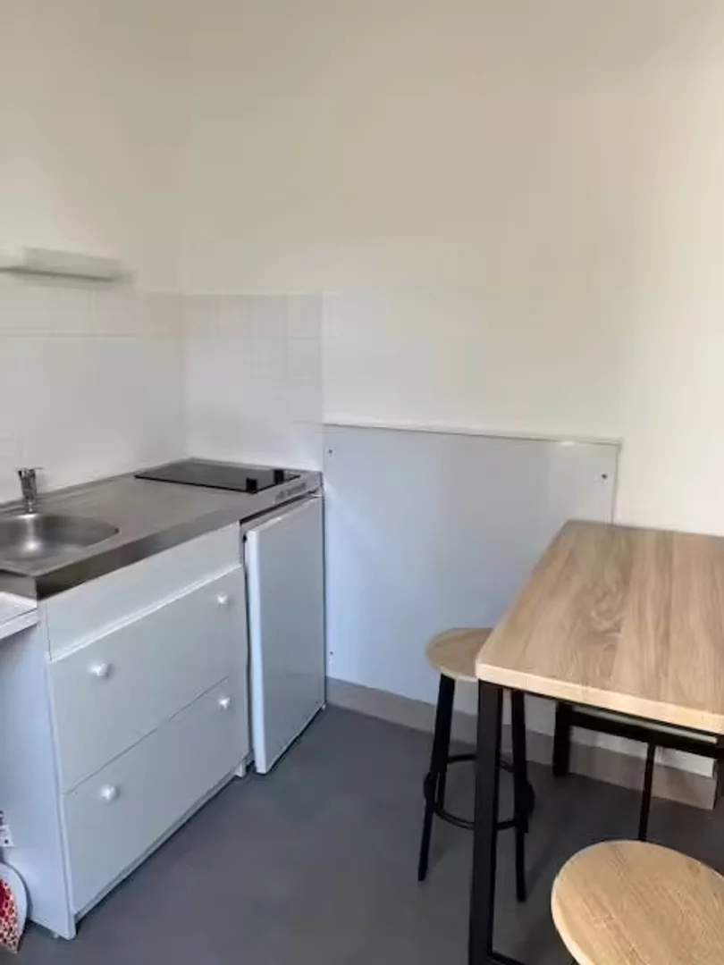 Helles und luftiges Studentenzimmer mit einfachem Zugang zur Universität in 