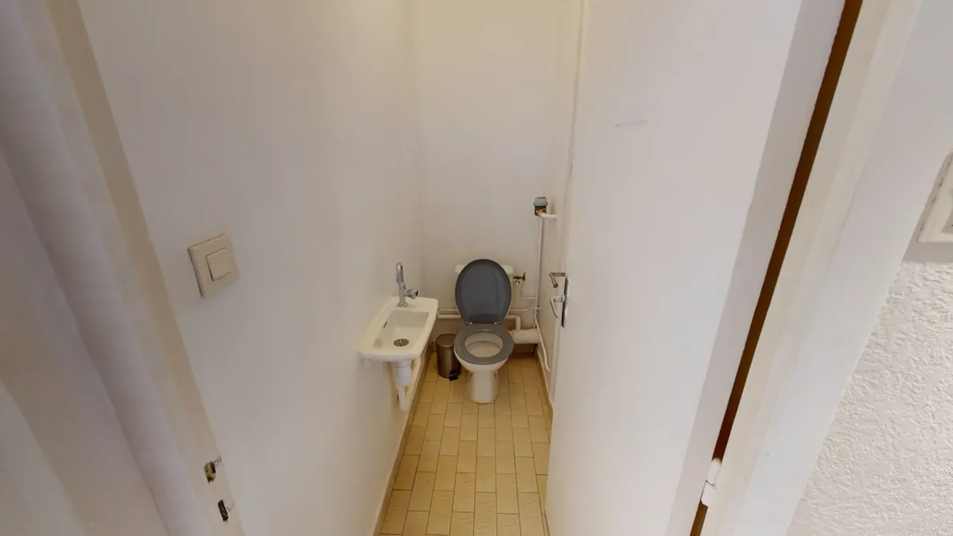 Budget-friendly student room close to campus in 