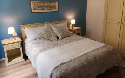 {area} de çift kişilik yataklı kiralık oda
