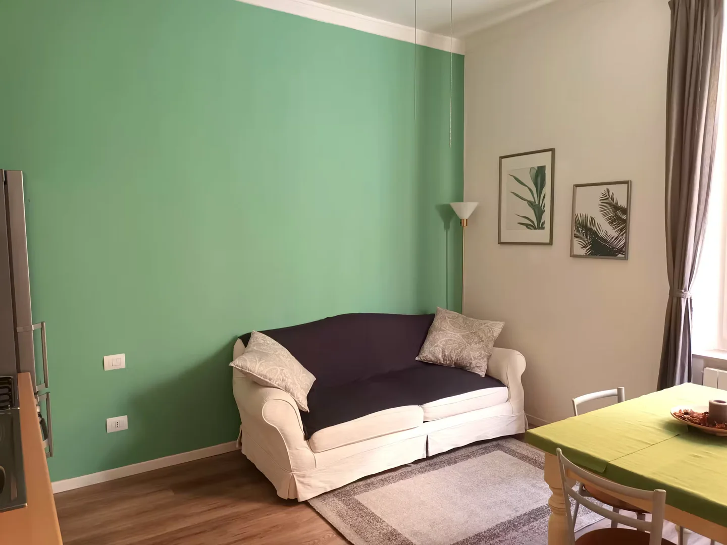 'de modern olanaklara sahip öğrenci dostu oda