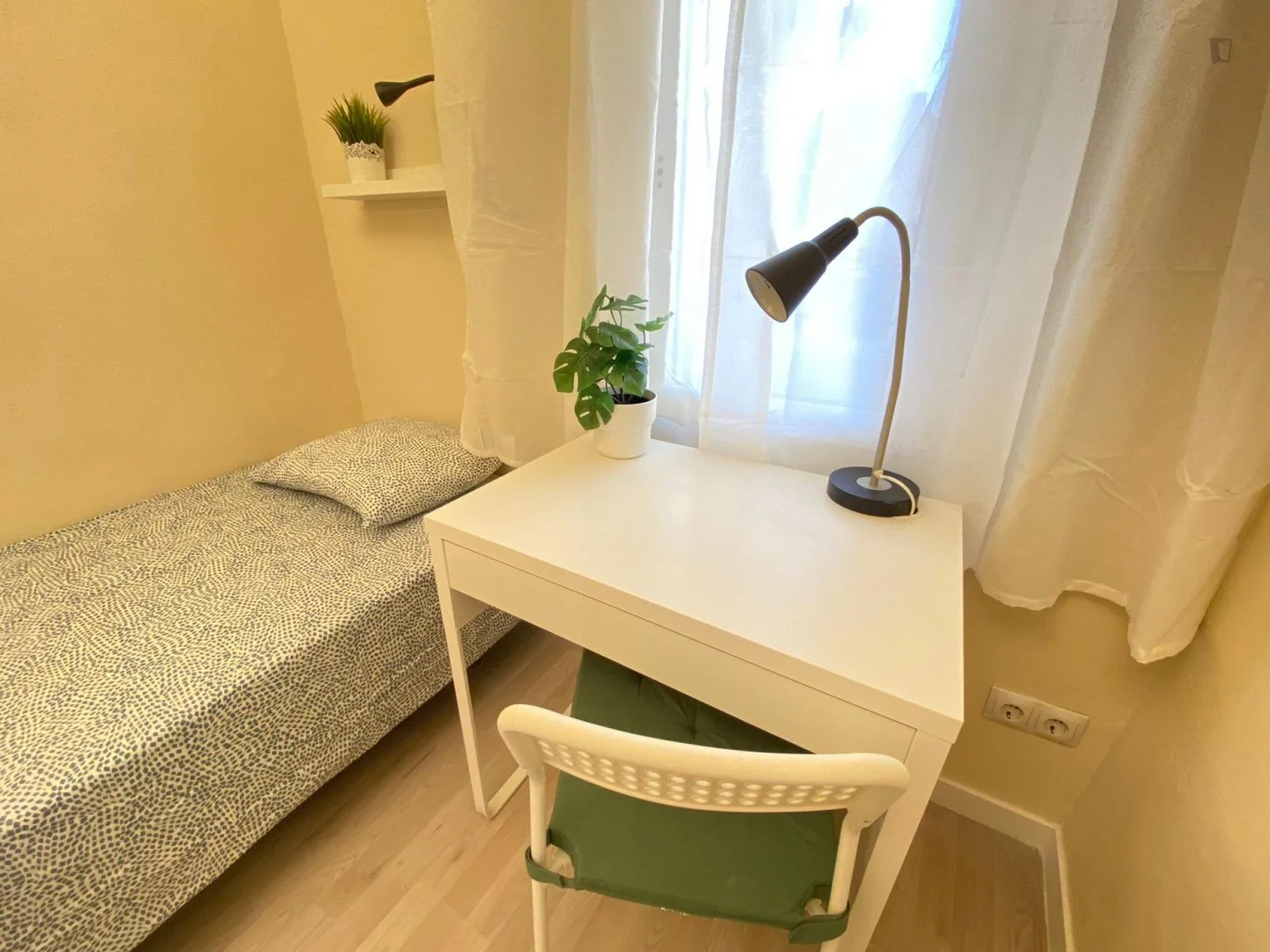 Room for rent in student apartment in , fully furnished