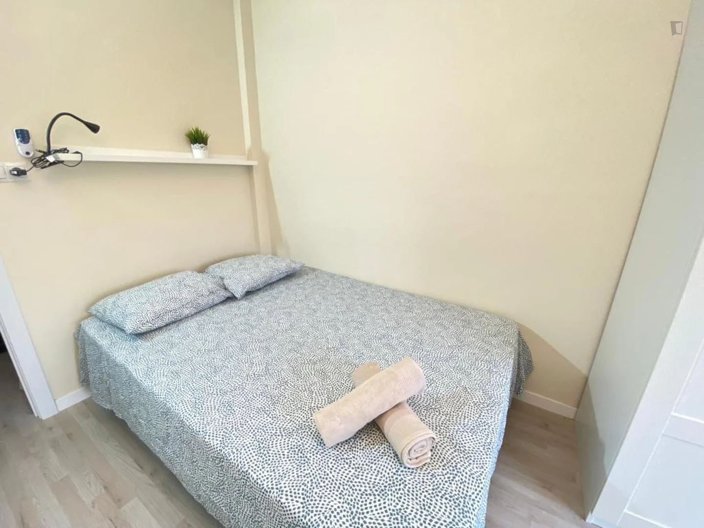 Functional student room perfect for studying in