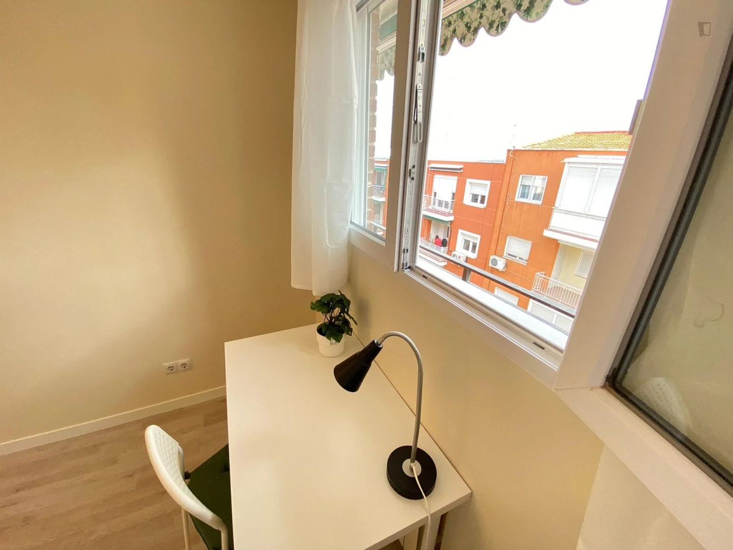 Affordable room for students with ample lighting in 